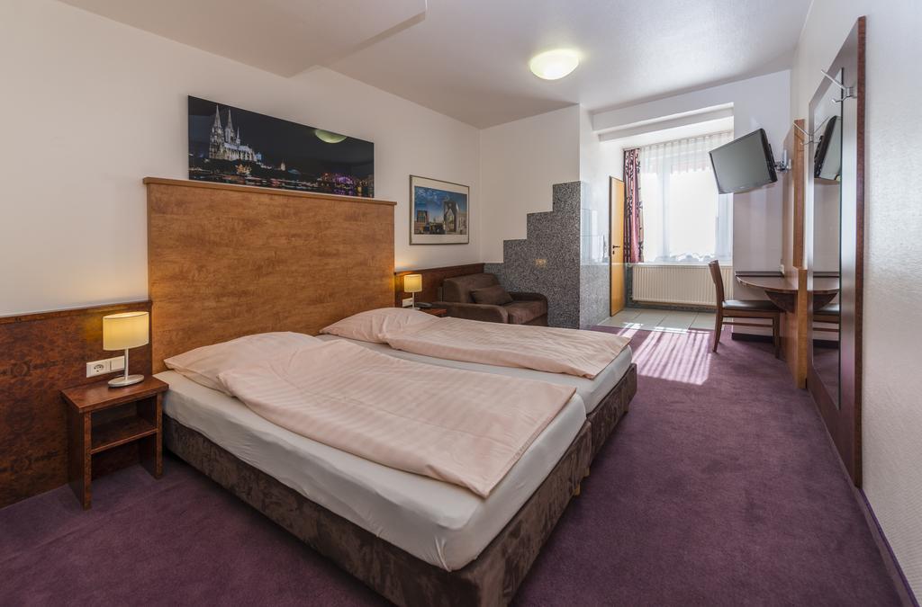 Hotel Breslauer Hof Am Dom Köln Zimmer foto